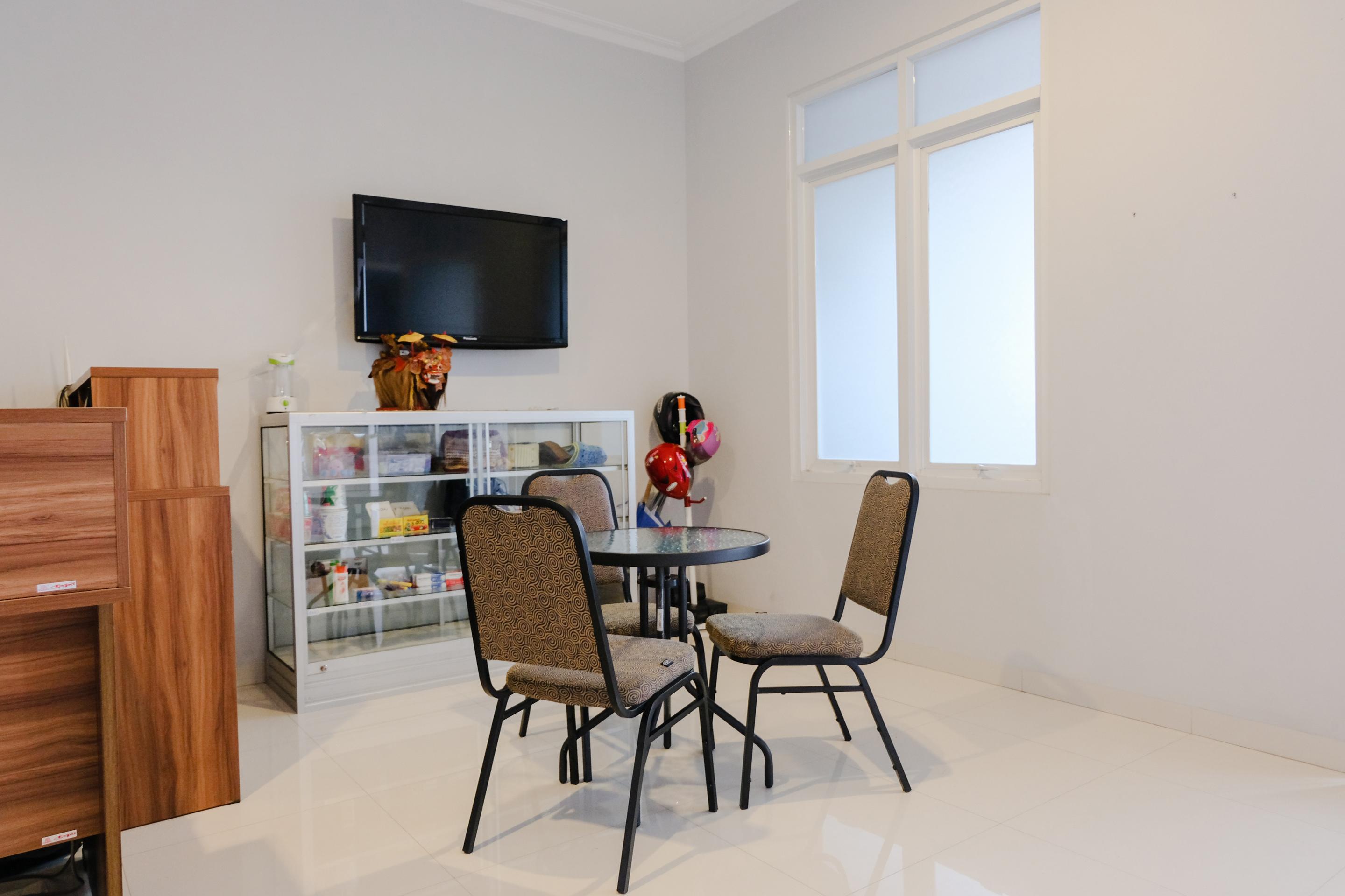 Super Oyo 995 Alice'S Homestay Syariah Jembel Kültér fotó